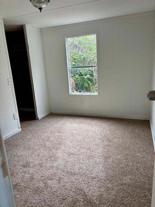 12300 Phillips Ln in Gibsonton, FL - Building Photo - Building Photo