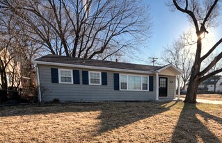 8547 Grandview Ln in Overland Park, KS - Building Photo