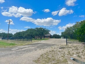 1001 Cherokee Trail in Kempner, TX - Building Photo - Building Photo