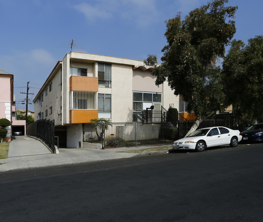 817 S Manhattan Pl in Los Angeles, CA - Building Photo