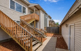 13027 NE Prescott Dr in Portland, OR - Building Photo - Building Photo