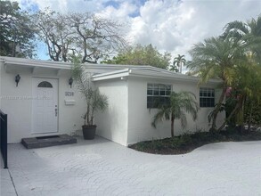 3710 Charles Terrace in Miami, FL - Foto de edificio - Building Photo