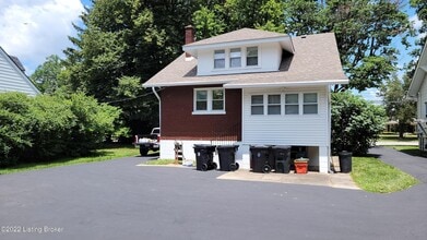 3812 Taylorsville Rd in Louisville, KY - Foto de edificio - Building Photo