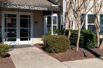 Lakeside Gardens in Durham, NC - Building Photo - Building Photo
