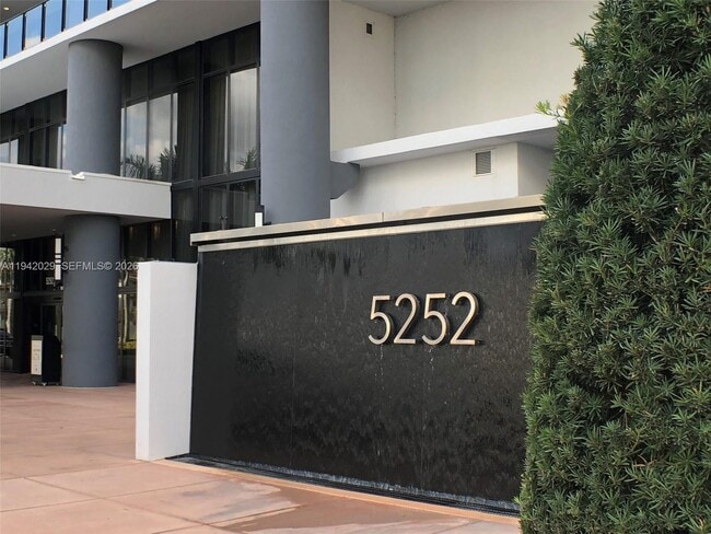 5252 NW 85th Ave in Doral, FL - Building Photo - Building Photo