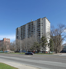 Golf View Towers 1 in Toronto, ON - Building Photo - Building Photo