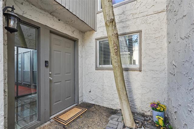 9826 Bent Branch Ln in Dallas, TX - Building Photo - Building Photo