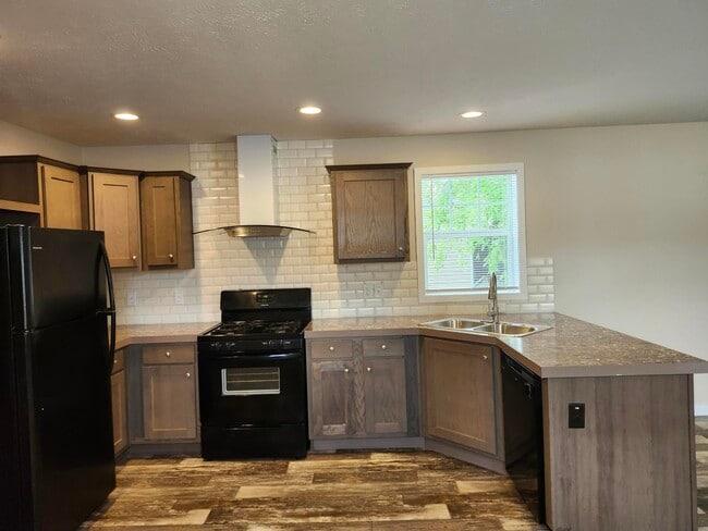 property at 34 Parakeet Hill Dr