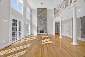 11 Elizabeth Way in Lynnfield, MA - Building Photo - Building Photo