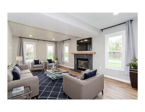 241 E Fall Creek Parkway South Dr in Indianapolis, IN - Foto de edificio - Building Photo