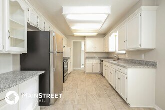 2101 Westridge Dr in Edmond, OK - Building Photo - Building Photo