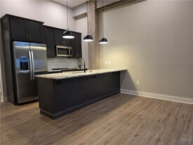 100 Buckley Rd in Liverpool, NY - Building Photo