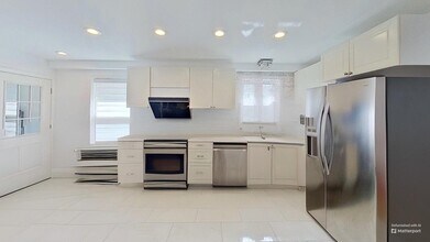89 Antwerp St, Unit B in Boston, MA - Building Photo - Building Photo