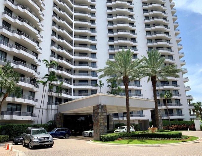 3300 NE 191st St in Aventura, FL - Building Photo - Building Photo