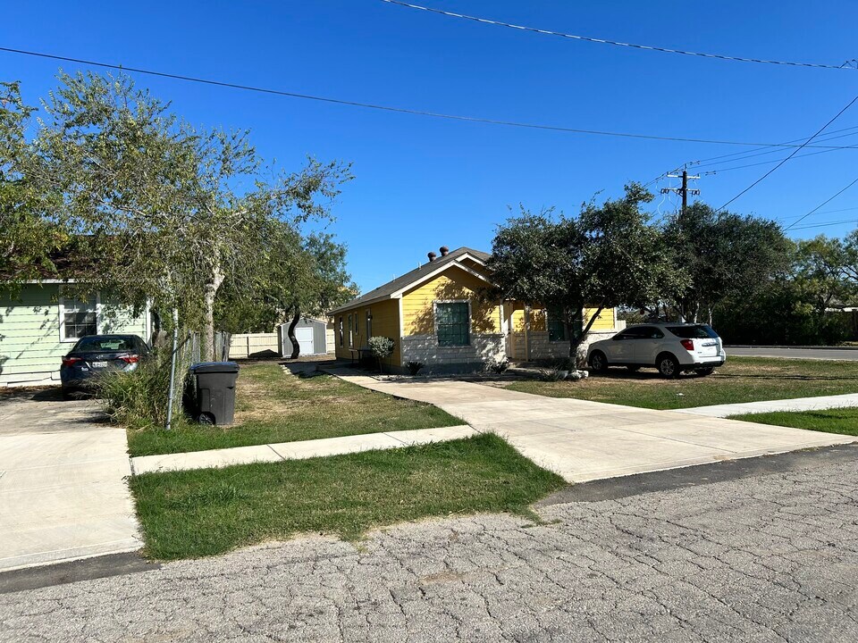 7834 Shetland Dr in San Antonio, TX - Building Photo