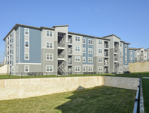 The Terrace at Walnut Creek in Austin, TX - Building Photo - Building Photo