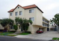 12304 Grevillea Ave. in Hawthorne, CA - Foto de edificio - Building Photo