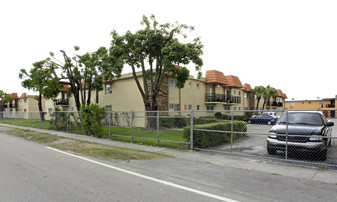 Tropical Pool Apartments