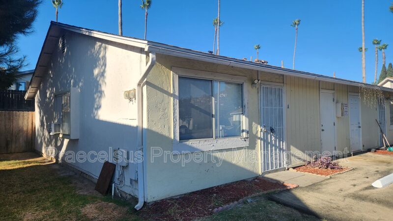 2304 Spring Grove Ln in Spring Valley, CA - Building Photo