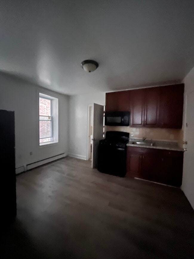 436 Avenue C, Unit 4 in Bayonne, NJ - Building Photo - Building Photo