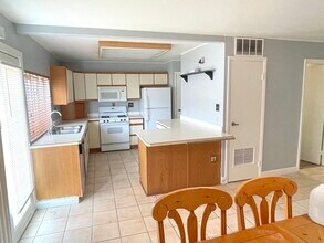 5567 Court F in Hanover Park, IL - Building Photo - Building Photo