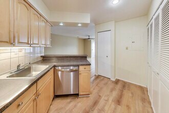 1345 E Wyndham Cir in Palatine, IL - Building Photo - Building Photo