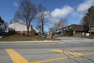 105 Carlton Rd in Markham, ON - Building Photo - Primary Photo