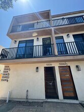 5506 Barton Ave, Unit 5506 1.2 in Los Angeles, CA - Foto de edificio - Building Photo