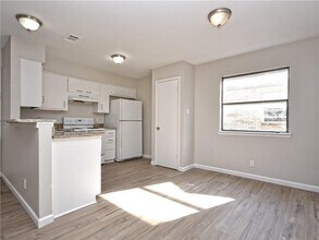 5502 Rose Hill Cir in Austin, TX - Building Photo - Building Photo