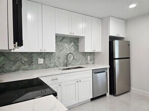 9557 NW 2nd Pl in Coral Springs, FL - Foto de edificio - Building Photo