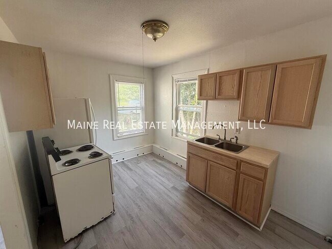 8 Commercial St in Winterport, ME - Building Photo - Building Photo