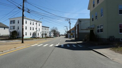 158 Willow St in Manchester, NH - Building Photo - Building Photo