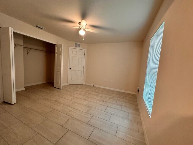 551 SE 5th Ave in Cape Coral, FL - Building Photo - Building Photo