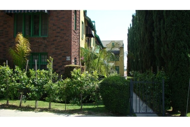 4214 W Adams Blvd in Los Angeles, CA - Building Photo - Building Photo