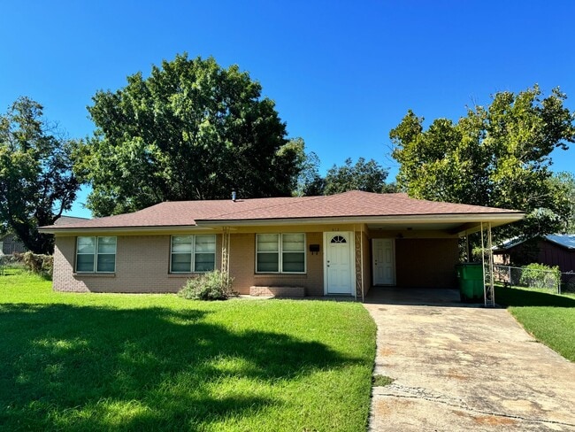 property at 412 N Lydia Ave