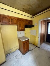 111 E Livingston Dr in Flint, MI - Building Photo - Building Photo