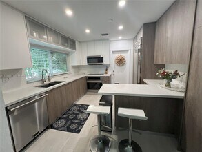 606 Alminar Ave in Coral Gables, FL - Building Photo - Building Photo