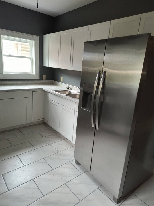 915 Bigley Ave in Charleston, WV - Building Photo