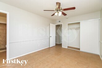 5213 S 47th Pl in Phoenix, AZ - Foto de edificio - Building Photo