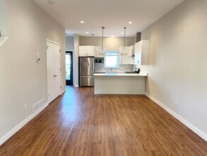 211 24th Ave NE in Minneapolis, MN - Building Photo - Building Photo