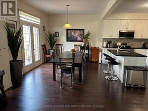 80 Briarfield Ave in East Gwillimbury, ON - Building Photo - Building Photo