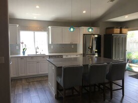 190 San Tropez Dr in Hollister, CA - Building Photo