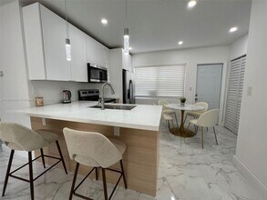 1910 Thomas St, Unit 2 in Hollywood, FL - Building Photo - Building Photo