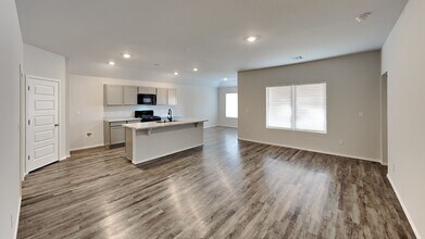 6217 Western Redbud Trl in Edmond, OK - Building Photo - Building Photo