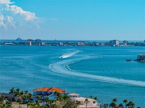 7125 Shore Dr S in South Pasadena, FL - Building Photo - Building Photo