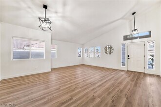 17 Sandwedge Dr in Henderson, NV - Building Photo - Building Photo