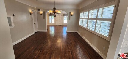 1024 Cloverdale Ave in Los Angeles, CA - Building Photo - Building Photo