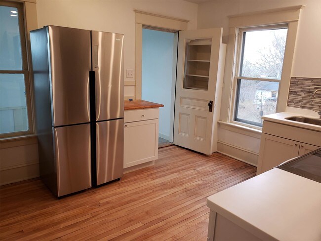 369 S Winooski Ave-Unit -1 in Burlington, VT - Building Photo - Building Photo