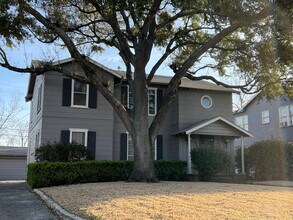 430 Bryn Mawr Dr in San Antonio, TX - Building Photo - Building Photo