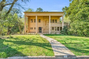 1111 12th St N in Columbus, MS - Building Photo